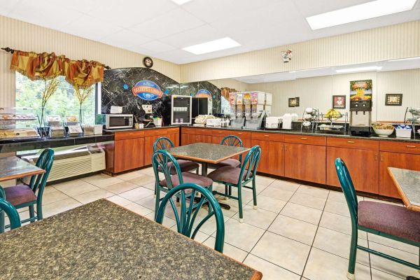 BAYMONT SUITES LAWRENCE (Lawrence)